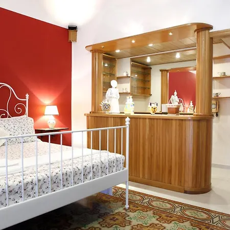 Bed & Breakfast Maia House